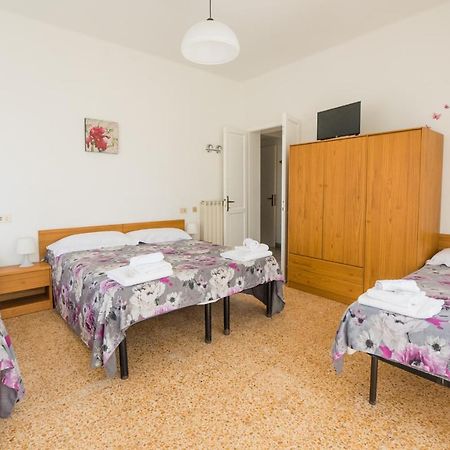Casa Violetta Bed & Breakfast Marina di Massa Exterior foto