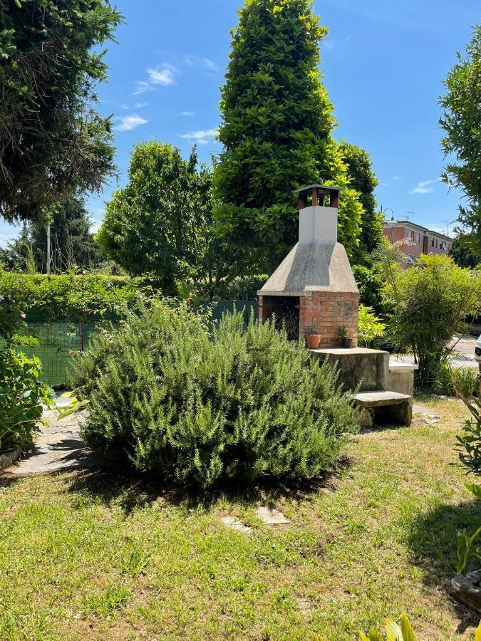 Casa Violetta Bed & Breakfast Marina di Massa Exterior foto