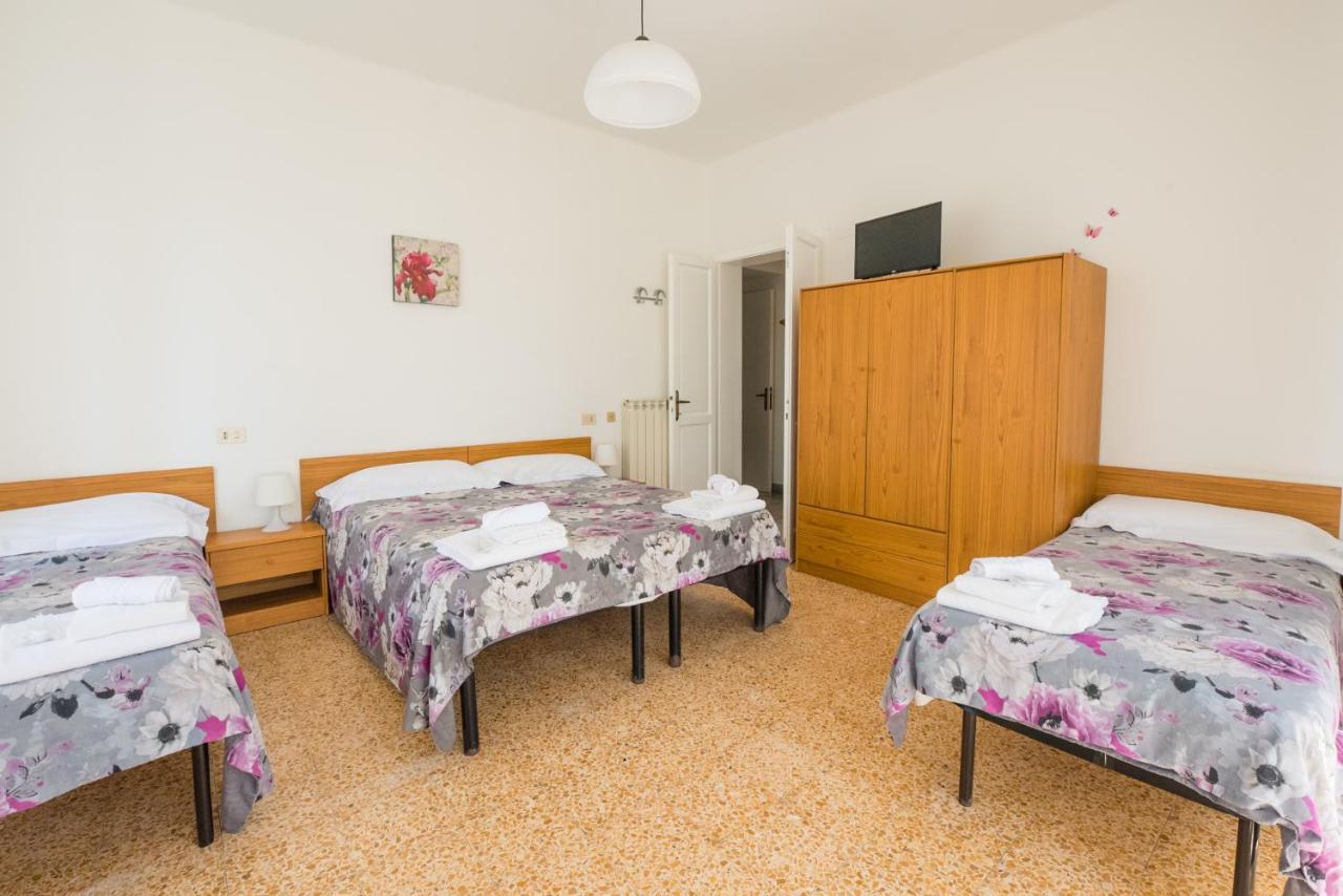 Casa Violetta Bed & Breakfast Marina di Massa Exterior foto