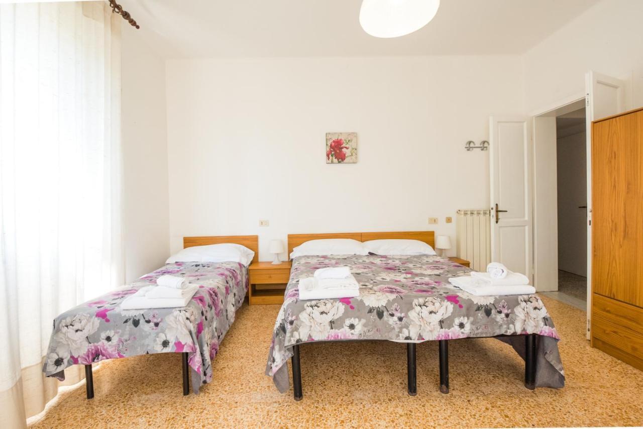 Casa Violetta Bed & Breakfast Marina di Massa Exterior foto