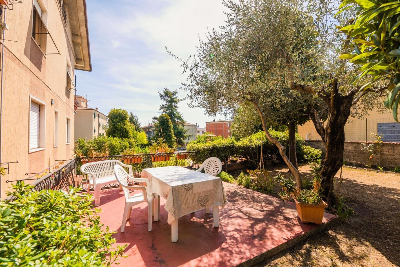 Casa Violetta Bed & Breakfast Marina di Massa Exterior foto