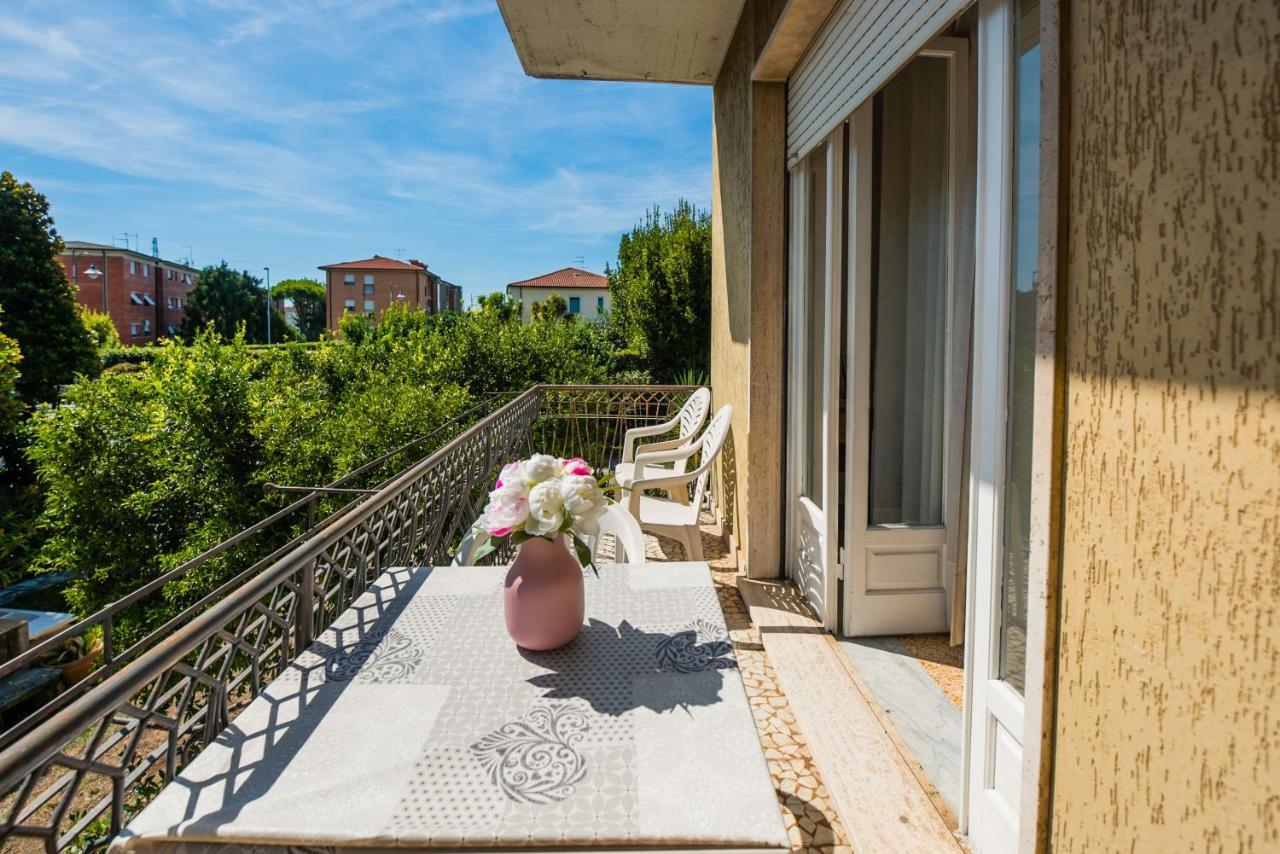 Casa Violetta Bed & Breakfast Marina di Massa Exterior foto