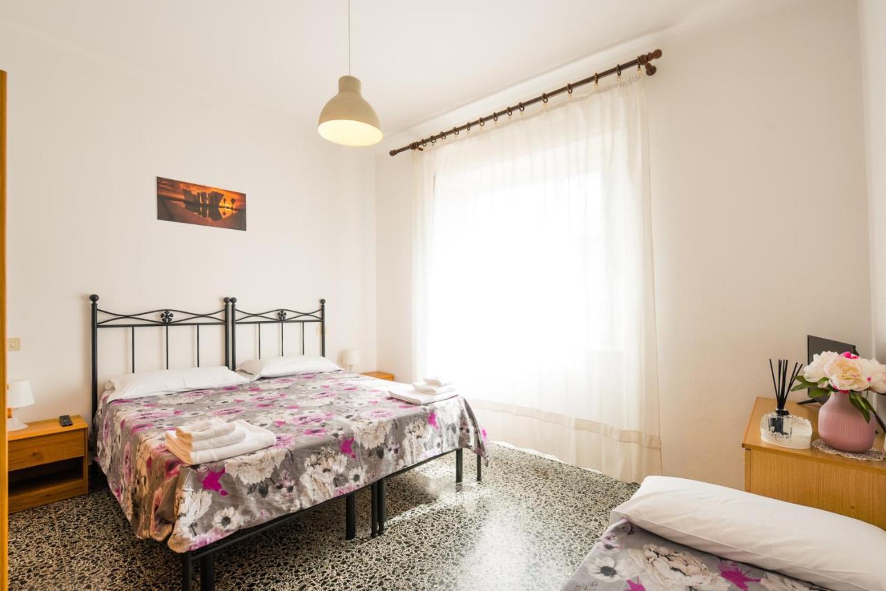 Casa Violetta Bed & Breakfast Marina di Massa Exterior foto