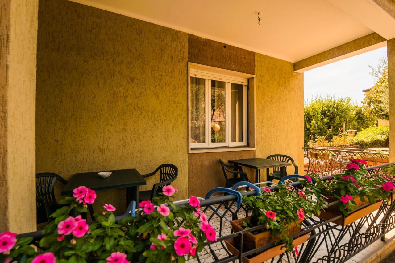 Casa Violetta Bed & Breakfast Marina di Massa Exterior foto