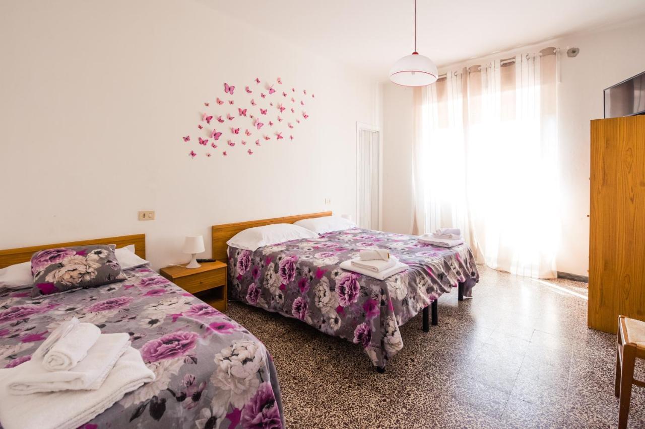 Casa Violetta Bed & Breakfast Marina di Massa Exterior foto